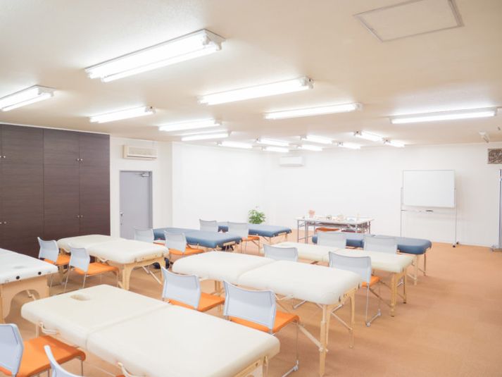 大阪西田辺セミナールーム 施術スペースの室内の写真