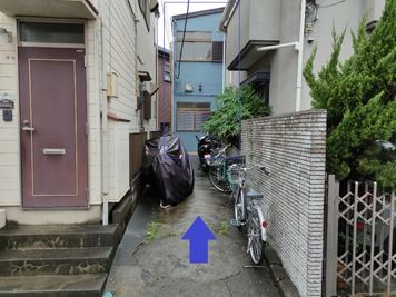 青い建物 - レンタル仕事部屋 向ヶ丘遊園駅の外観の写真