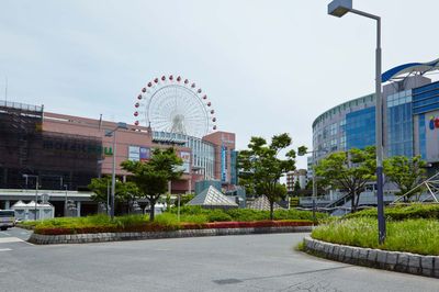 駅前ロータリー（昼）
店舗から見た景色です - パンテサロン【横浜センター北駅前】🎹ピアノ📶WIFI 防音室Ｂ【駅前１分】🎵ピアノ《即決の外観の写真