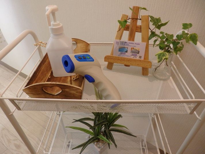 少人数レッスンに♪マットレス,大型ミラー2枚,ヨガマットが無料！ - 横浜東口ＣサロンChéri Charme マットレス完備！