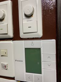 スタジオ内にはエアコンを２機設置しておりますので室内温度も自由自在です。 - LoRe１スタジオ ダンススタジオロア1スタジオの設備の写真