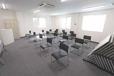 座談会レイアウト
 - 【飛鳥DC会議室】川崎 貸し会議室の室内の写真