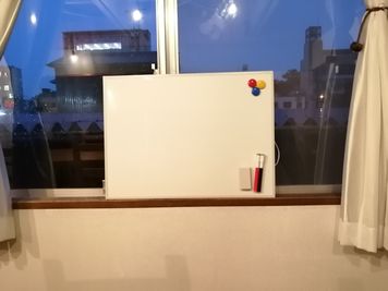 90センチ×60センチのホワイトボード - アブラサカスペース 【アブラサカスペース】の設備の写真