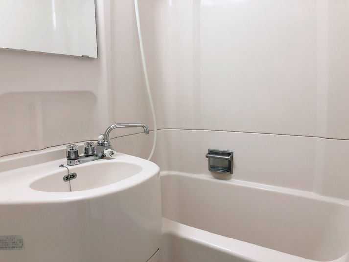 白背景 2900円 スタジオ レンタル - PHOTO&MOVIE スペース