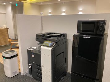 コピー機(モノクロ・カラー)完備 - シェアオフィスURL仙台駅東口 個室（ピンク）の設備の写真
