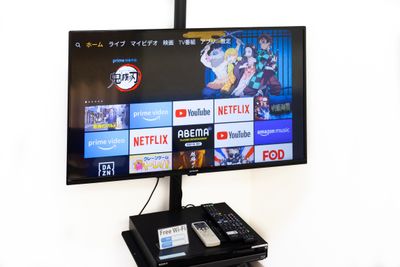 AmazonFireTVでお好きな番組をどうぞ（各種サービスにはログインが必要です） - シェアベース池袋 多目的スペースの室内の写真