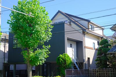 手前の独立した黒い建物がスタジオスペースです - Mystudio柏の葉 セルフ撮影フォトスタジオの外観の写真