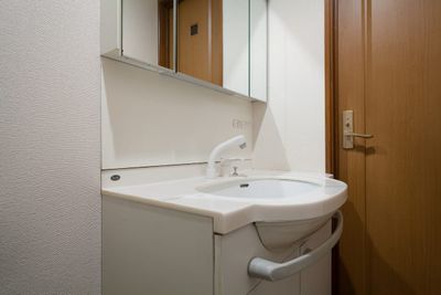 洗面台 - PINK BUILDING menowaスペースの室内の写真