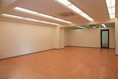 HugPON!覚王山教室 フリースペースの室内の写真