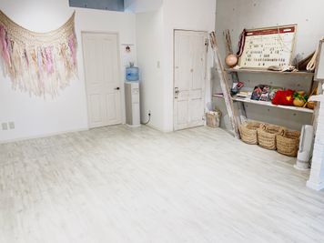 ダンス/～5名、ヨガ/～7名、着席利用/～10名 - レンタルスタジオ 多目的スペースの室内の写真