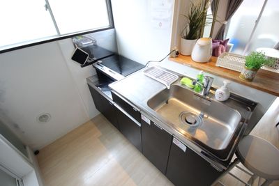 【アイリス池袋】
IHクッキングヒーターの使えるキッチンです - 長時間割✨池袋駅西口料理可能な24時間営業貸切レンタルスペース レンタルスペース【アイリス池袋】5F🌈の室内の写真