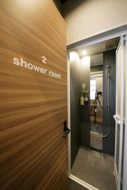 シャワールームも利用できます。 - 東邦オフィス福岡天神 フィットネスルーム①名シェアプランの室内の写真
