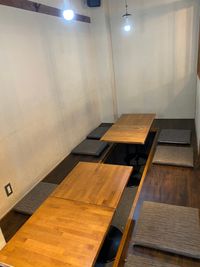 さぼり場 テーブル（貸し会議室）の室内の写真