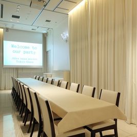 10名様～20名様個室
人数に合わせてご対応できます。 - 銀座レンタルスペース、貸し会議室 会議やイベントなどの室内の写真