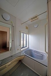 バスタブありのシャワー室。ご利用無料です。 - レンタルスペースもちゃもちゃ 和風の一軒家 庭 テラスの室内の写真