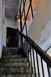 3階上がって『B』の看板が目印です - CRAFT　BRIDGE レンタルスペース/ルーフトップの入口の写真