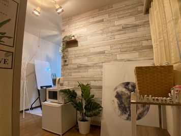 エントランス - 市川駅前としょかんのうらいちかわ 市川駅前レンタルスペース・サロン・会議室「としょかんのうら市川」の室内の写真