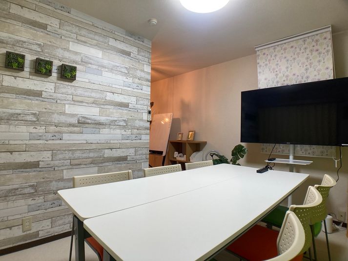 市川駅前レンタルスペース・サロン・会議室「としょかんのうら市川」 - 市川駅前としょかんのうらいちかわ