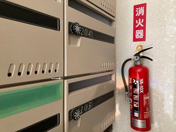 カギの入ったポスト - 市川駅前としょかんのうらいちかわ 市川駅前レンタルスペース・サロン・会議室「としょかんのうら市川」の入口の写真