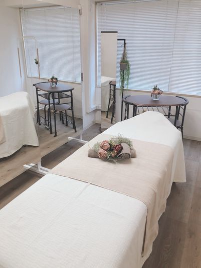 横浜東口 レッスンにも♪ベッド2台,マッサージ用マットレス完備‼ - 横浜東口ＣサロンChéri Charme マットレス完備！