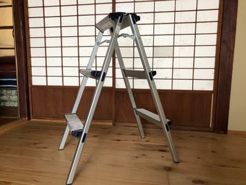 三段脚立。 - 月島長屋 多目的スペースの設備の写真