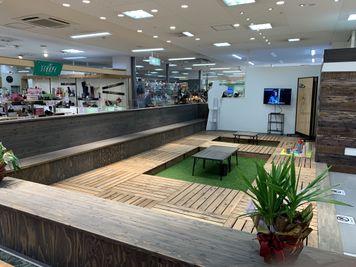 アピタ松任店 エックスモバイル白山店の室内の写真