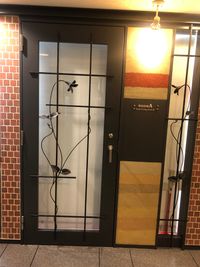 入口の扉はロールカーテンを閉められます - 恵比寿カルフール Ａルームの室内の写真