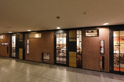 自動ドアを入ると会議室です - 恵比寿カルフール Ａルームの入口の写真