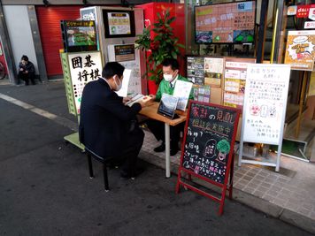 【設置例】
企業様の商品案内や、契約業務にもご利用いただけます。 - 【京橋】大京クラブｰレンタルスペース【DaikyoClub】 【 京橋‐軒先スペース 】プロモーションスペース👫の室内の写真