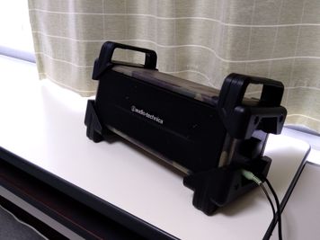 ミニイヤホンジャック接続のスピーカーも貸出ています。
タブレット等で動画を流す際にご利用いただけます。 - 【京橋】大京クラブｰレンタルスペース【DaikyoClub】 【 京橋‐軒先スペース 】プロモーションスペース👫の設備の写真