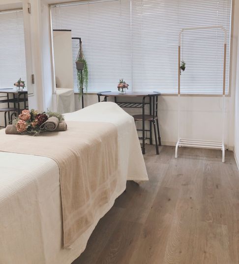 大型ミラーヨガマット完備スタジオ - Doux Rêve横浜Dスタジオ ヨガレッスンに、撮影配信対応！