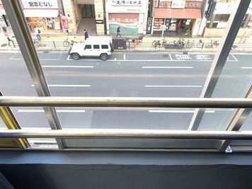 窓は落下防止のため、一部しか開かないようにしております。 - L&Cスペース日本橋駅前 A号室のその他の写真