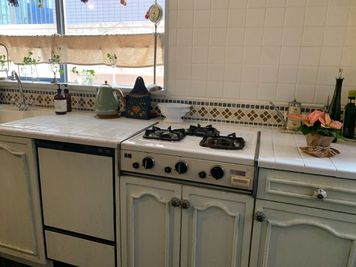 キッチンのアンティークガスコンロです。年代物です。 - 千駄ヶ谷コートリー202号室 千駄ヶ谷のお洒落アパルトマンの室内の写真