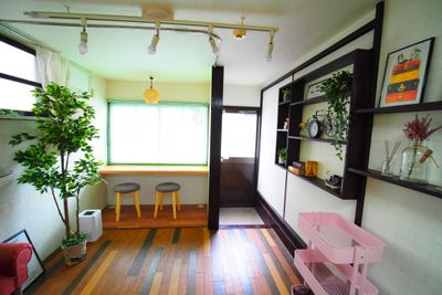 自然光が入るカウンター席で勉強会 - RUE大塚 自習室・カウンセリング部屋の室内の写真