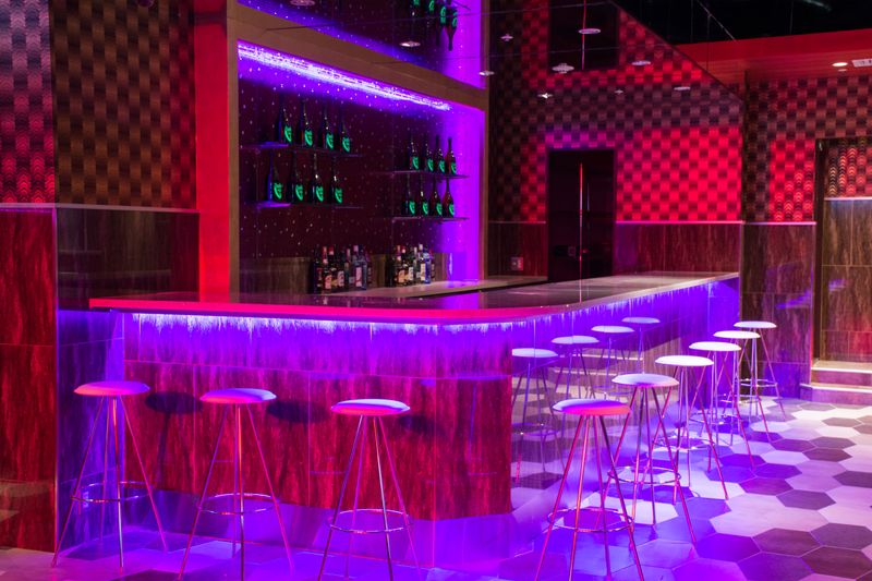 B1 HANARE FLOOR - スタジオキャメロット