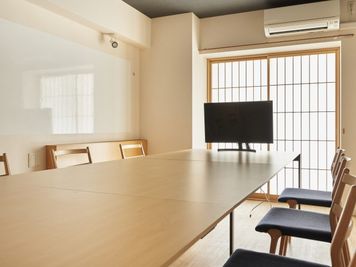 和を基調とした、おしゃれでリーズナブルな10名収容の貸し会議室 - 大阪会議室 ハレオフィス新大阪店