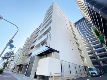 会議室は2階にございます 建物外観｜ハレオフィス新大阪店｜大阪会議室 - 大阪会議室 ハレオフィス新大阪店 会議室の外観の写真