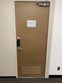 共用部入口扉 - TIME SHARING渋谷ワールド宇田川ビル【無料WiFi】 【閉店】個室 RoomC（7F）1日貸しの入口の写真