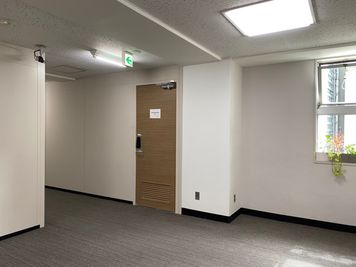 共用部入口扉 - TIME SHARING渋谷ワールド宇田川ビル【無料WiFi】 【閉店】個室 RoomC（7F）1日貸しの入口の写真
