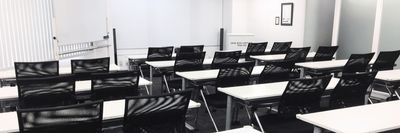 【オンラインセミナー会場】代々木駅から徒歩30秒！新宿、渋谷からのアクセスも抜群の清潔感溢れる低価格セミナー会場・会議室 - ONE DAY OFFICE TOKYO 【代々木・新宿】激安 貸会議室の室内の写真