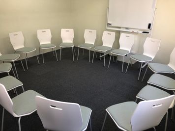 ディスカッションレイアウト - JK Room 虎ノ門 大和ビル セミナー会議室の室内の写真