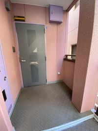 2階にはお部屋1室しかないためとても静かです。 - 神戸レンタルサロンCHAKRA 「CHAKRA」住吉店の入口の写真