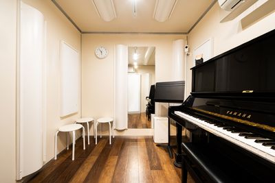 【東中野駅近 防音】月1調律のピアノ、清潔で快適、24時間OK、こだわりの音響。楽器・歌の練習、レッスン等にご利用ください。 - KMA音楽スタジオ