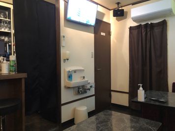 トイレ、手洗い場 - karaoke＆BAR Coo. 誕生会・個別パーティ・ママ会などの室内の写真