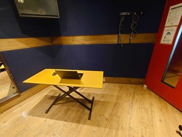 音楽スタジオなので防音には自信ありです。
※スタジオ内一例です。 - スタジオパックス 南浦和店 テレワーク用の防音スペースの室内の写真