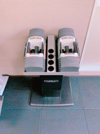 可変式ダンベル5〜40kg！3秒で重さ変更できるので、ドロップセットなどもできます。 - Light Fitness Light Fitness京橋レンタルジムの室内の写真