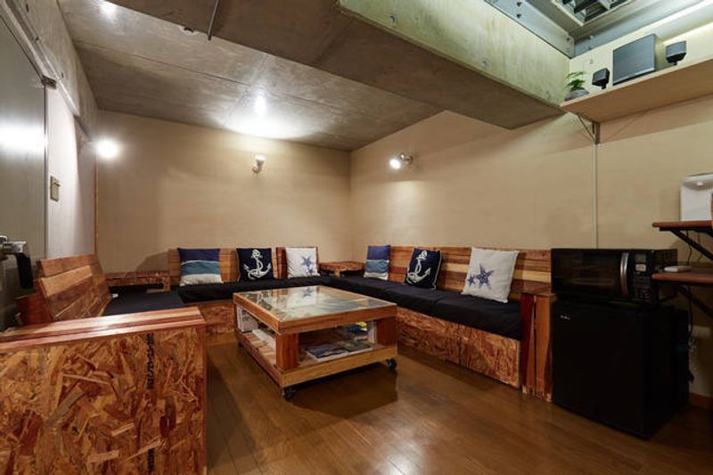 地下ラウンジスペース - 江ノ島ゲストハウス１３４