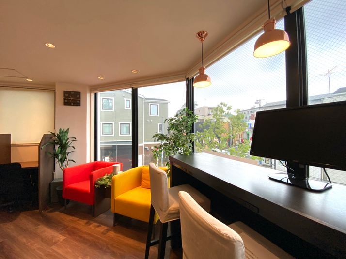 個別デスク席② - HaNaLe三鷹台駅会議室