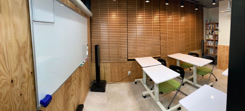 セミナールーム 防音設備なし。談笑はご遠慮ください。 - お仕事カフェ ココリッツ