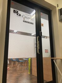 お仕事カフェ ココリッツ セミナールーム　防音設備なし。談笑はご遠慮ください。の入口の写真